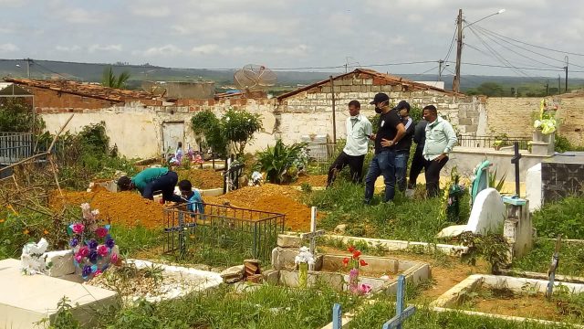Exumação-Corpo-Araripina-Foto-Fredson-Paiva-640x360
